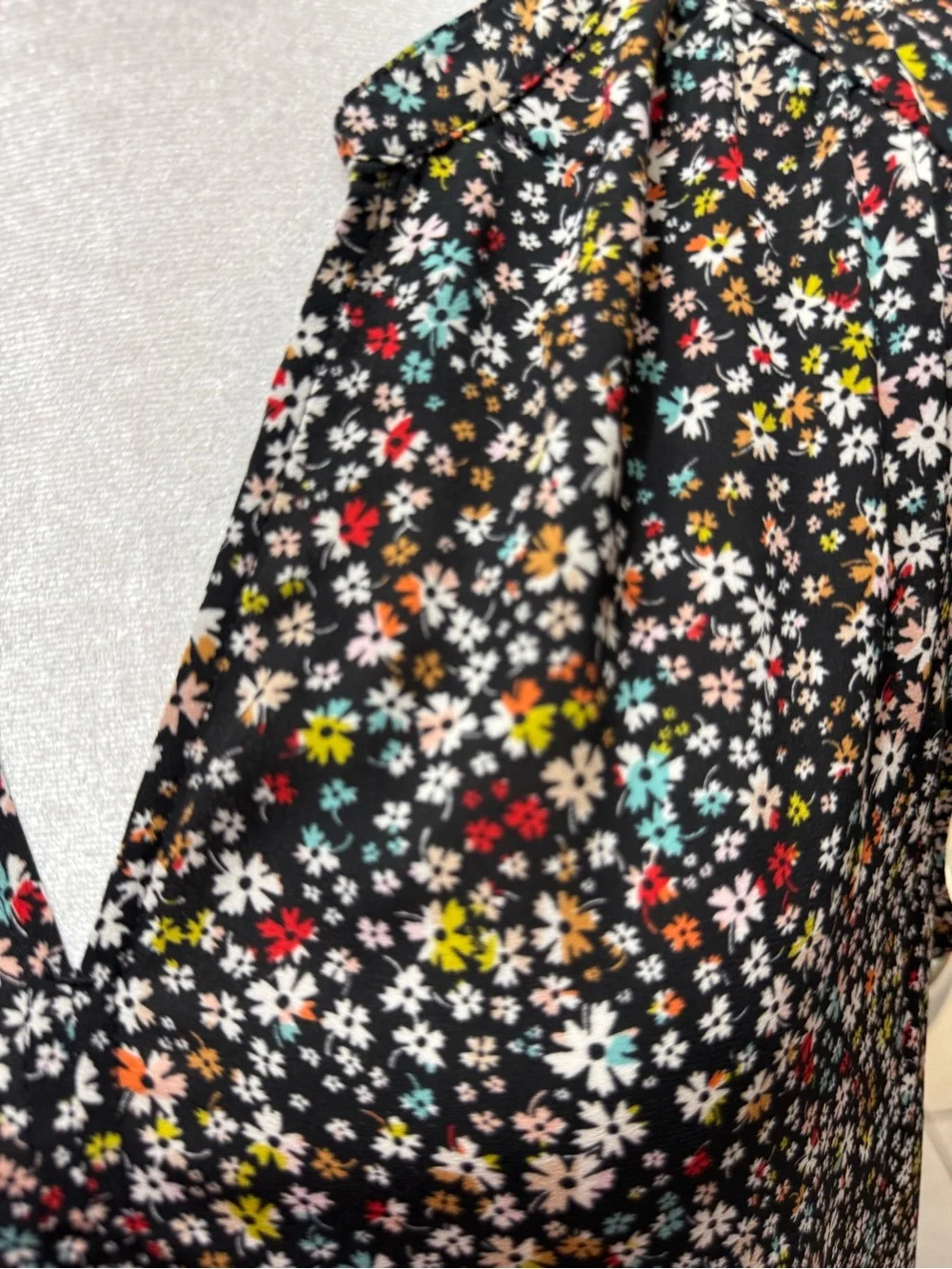 LOFT sleeveless neck
